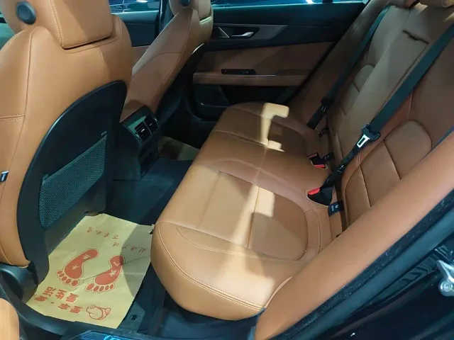 Jaguar XEL — Фото автомобиля 6