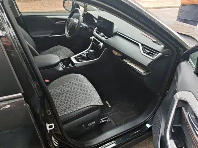 Toyota RAV4 — Фото автомобиля 8