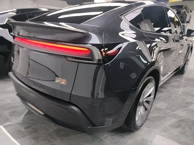 Tesla Model Y — Фото автомобиля 7