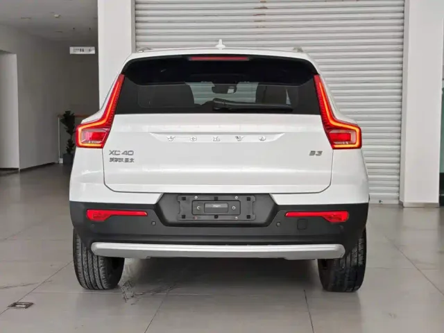Volvo XC40 — Фото автомобиля 12