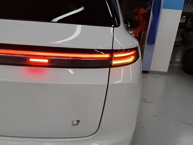 Li Auto L7 — Фото автомобиля 7
