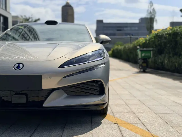 Denza Z9GT — Фото автомобиля 4