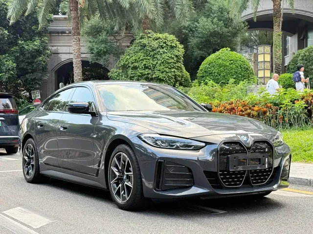 Фотография автомобиля — BMW i4
