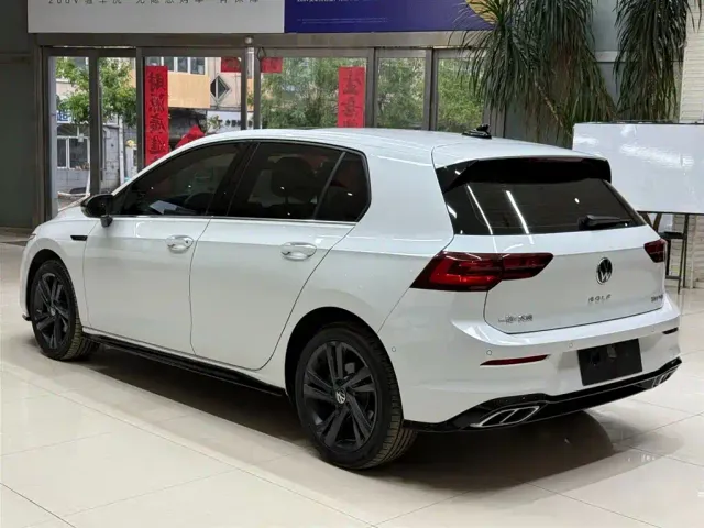 Volkswagen Golf — Фото автомобиля 6