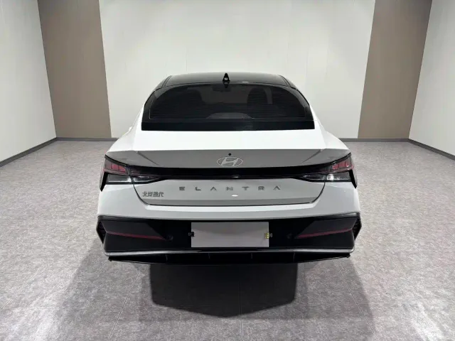 Hyundai Elantra — Фото автомобиля 4