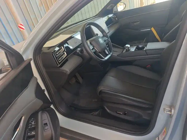 BYD Qin L — Фото автомобиля 14