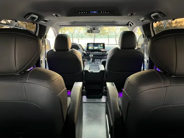 Toyota Sienna — Фото автомобиля 13