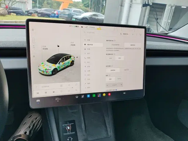 Tesla Model 3 — Фото автомобиля 12