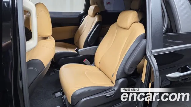 Kia Carnival Generation 4 — Фото автомобиля 17