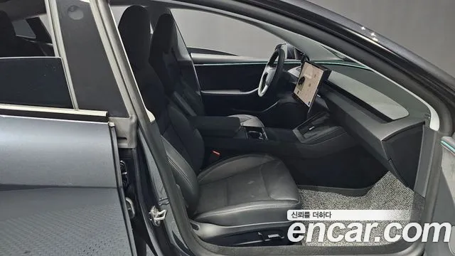 Tesla Model 3 — Фото автомобиля 11