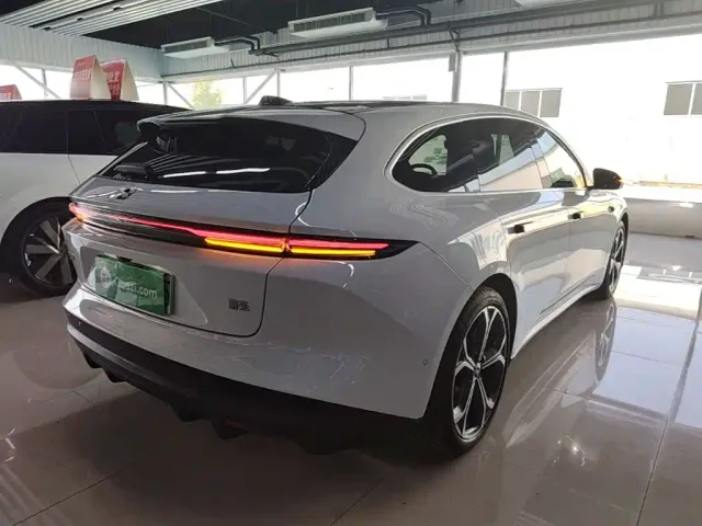 Nio ET5 Touring — Фото автомобиля 6