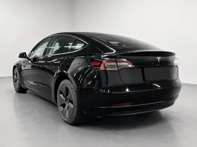 Tesla Model 3 — Фото автомобиля 9