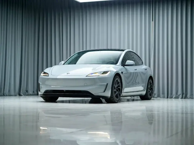 Tesla Model 3 — Фото автомобиля 4