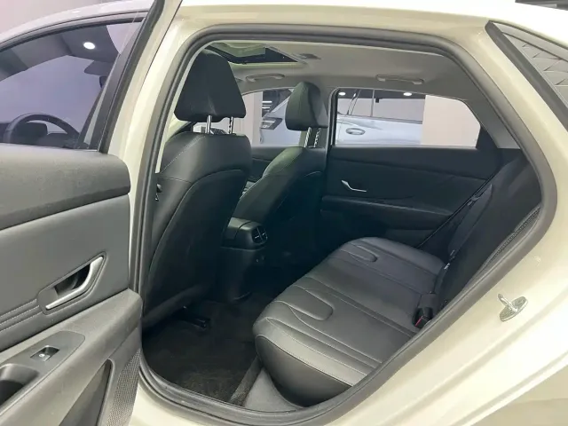 Hyundai Elantra — Фото автомобиля 7