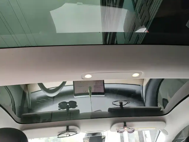 Tesla Model 3 — Фото автомобиля 17
