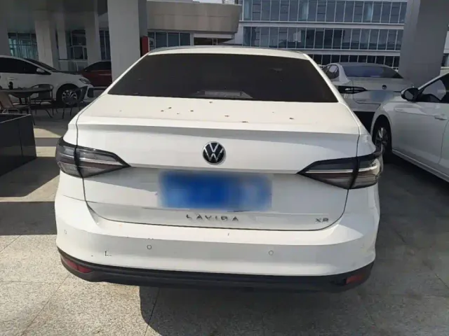 Volkswagen Lavida — Фото автомобиля 5