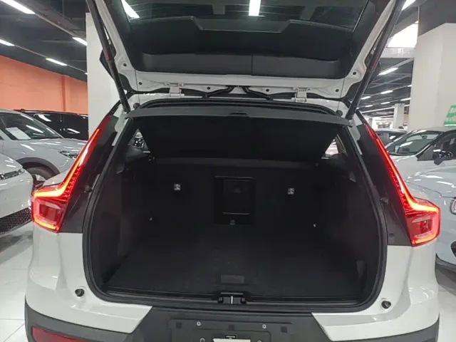 Volvo XC40 — Фото автомобиля 18