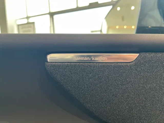 Volvo XC70 Plug-in Hybrid — Фото автомобиля 13