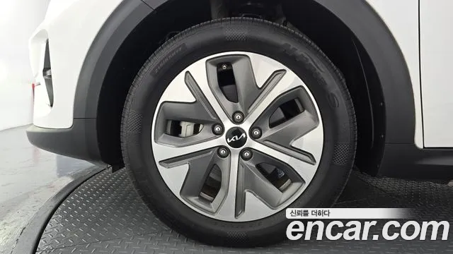 Kia Niro — Фото автомобиля 5
