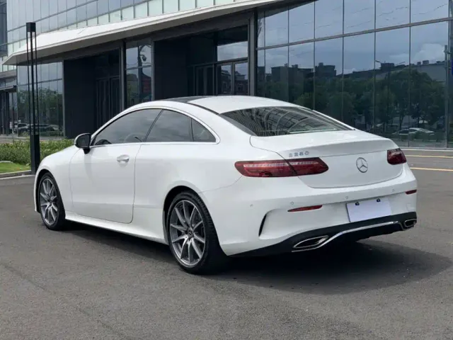 Mercedes-Benz E-Class — Фото автомобиля 6