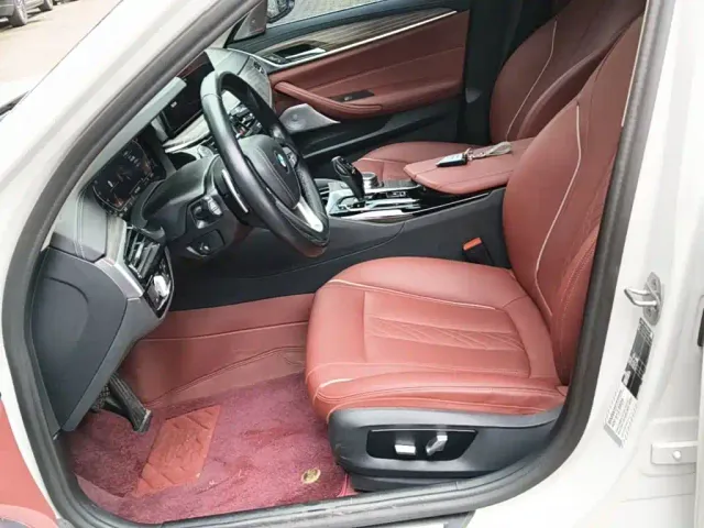 BMW 5 Series — Фото автомобиля 10
