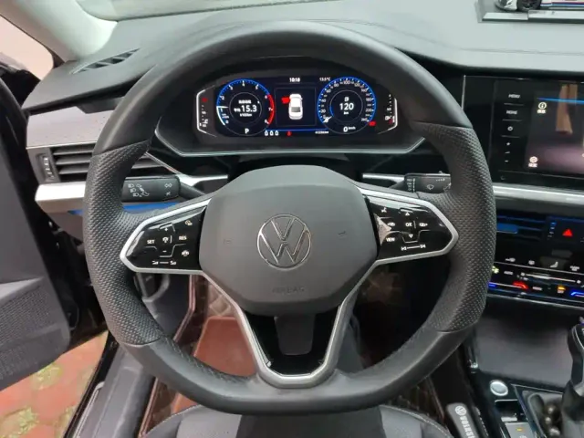 Volkswagen Passat — Фото автомобиля 15