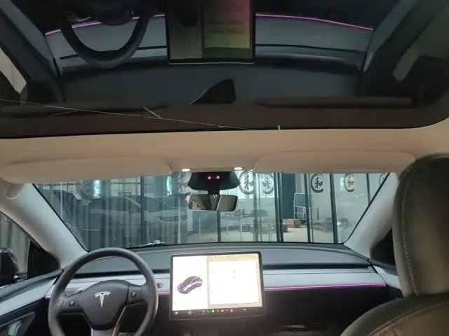 Tesla Model Y — Фото автомобиля 17