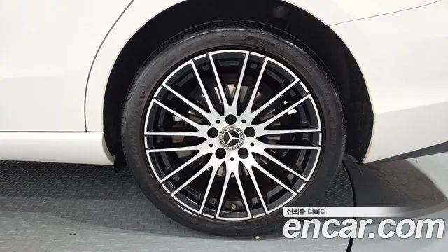 Mercedes-Benz C-Class — Фото автомобиля 17