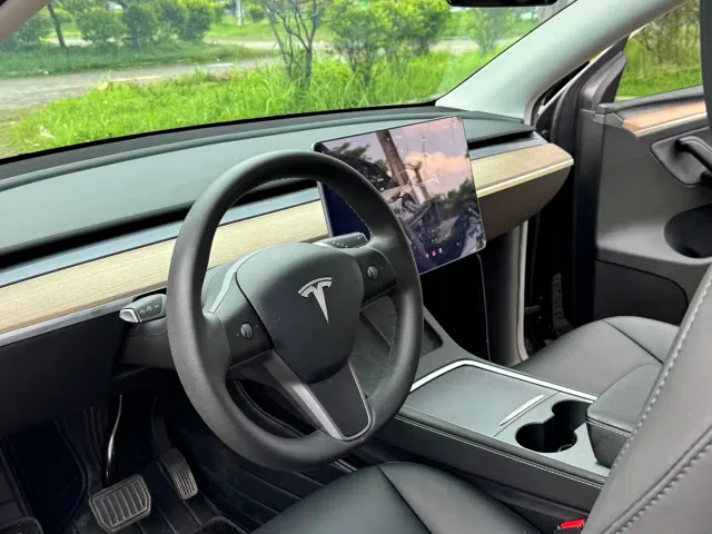 Tesla Model Y — Фото автомобиля 14