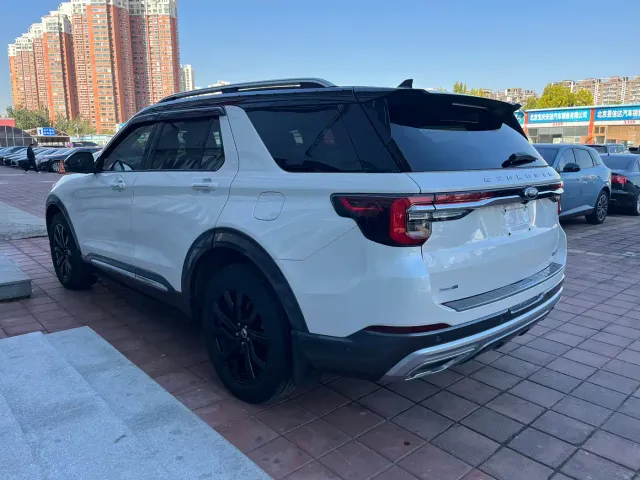 Ford Explorer — Фото автомобиля 6