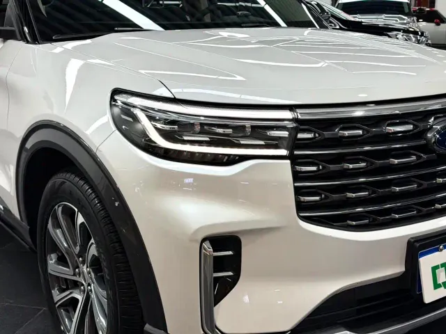 Ford Explorer — Фото автомобиля 14