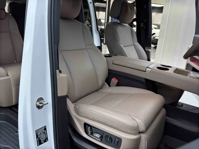 Li Auto MEGA — Фото автомобиля 18