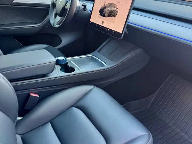 Tesla Model Y — Фото автомобиля 10