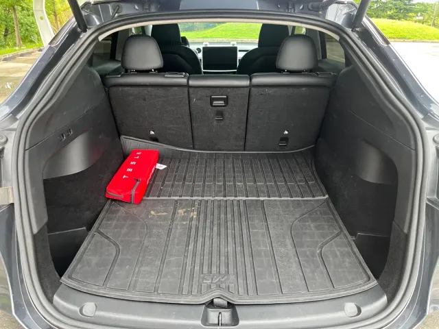 Tesla Model Y — Фото автомобиля 21