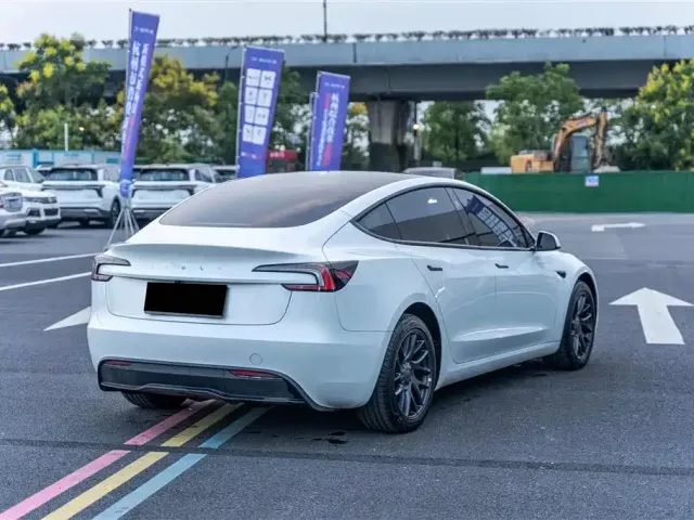 Tesla Model 3 2025 Long Range All-Wheel Drive — Фото автомобиля 8