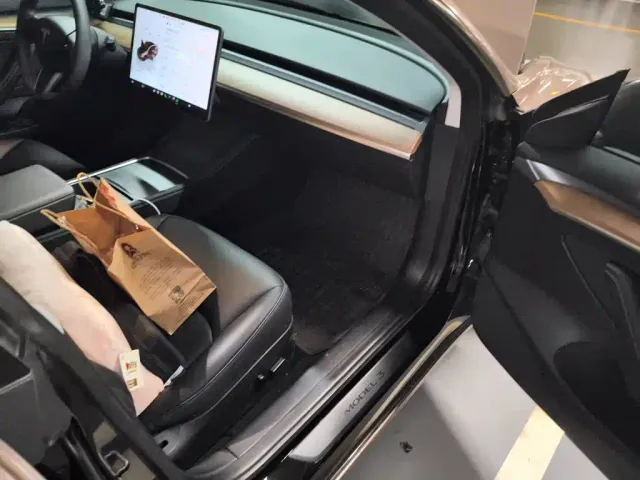 Tesla Model 3 — Фото автомобиля 19