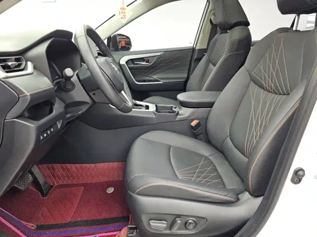 Toyota RAV4 — Фото автомобиля 9