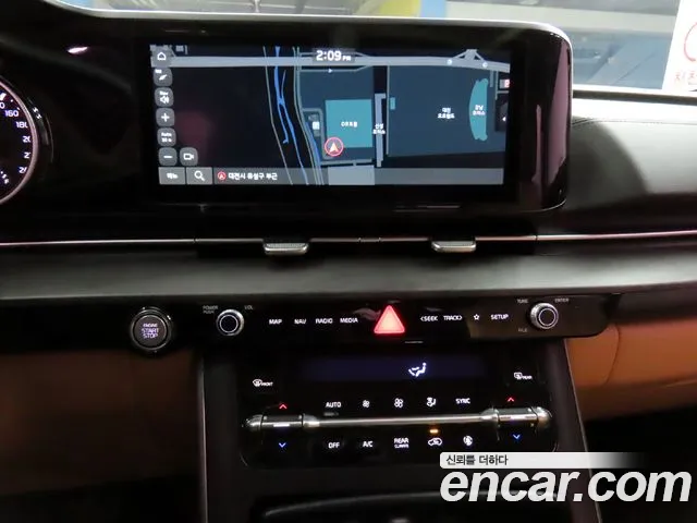 Kia Carnival Generation 4 — Фото автомобиля 11