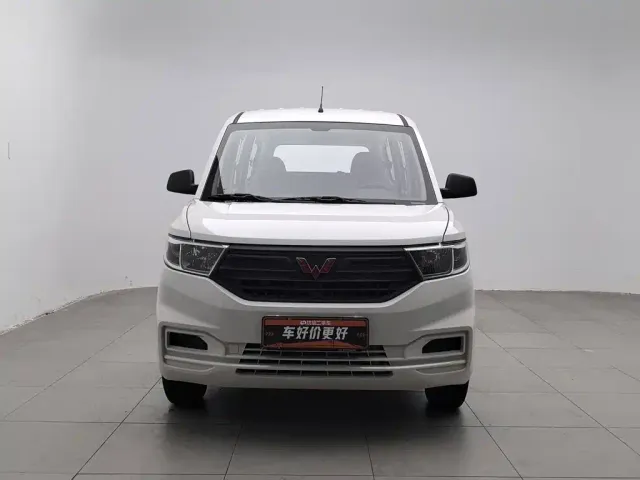 Wuling Hongguang V — Фото автомобиля 3