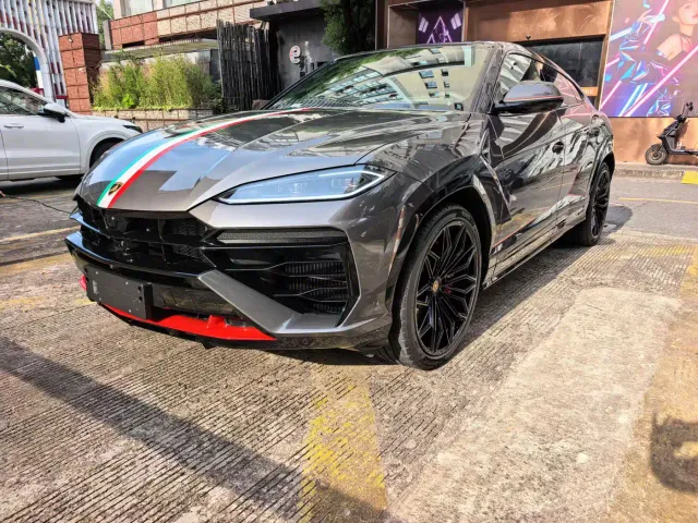 Фотография автомобиля — Lamborghini Urus