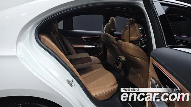 Mercedes-Benz E-Class — Фото автомобиля 23