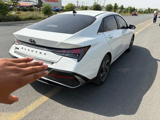 Hyundai Elantra — Фото автомобиля 9