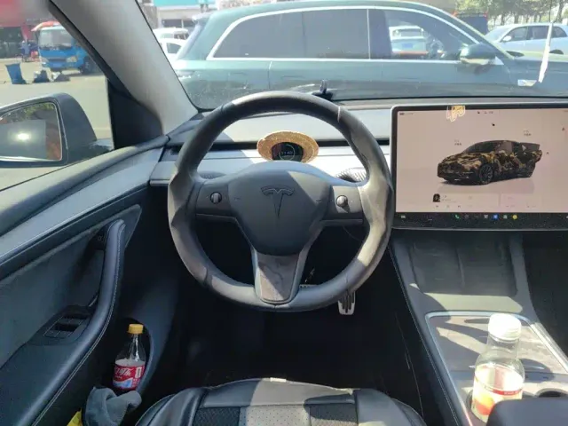 Tesla Model Y — Фото автомобиля 7