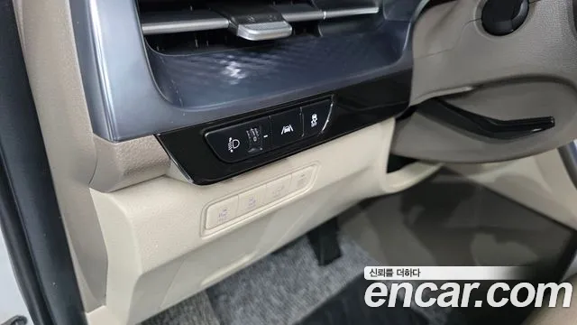 Kia Carnival Generation 4 — Фото автомобиля 22