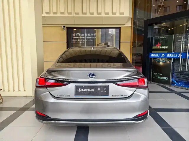Lexus ES — Фото автомобиля 5