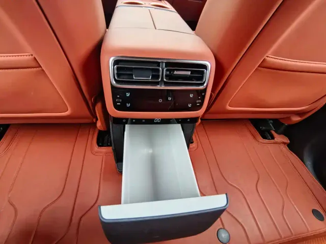 Li Auto L6 — Фото автомобиля 23