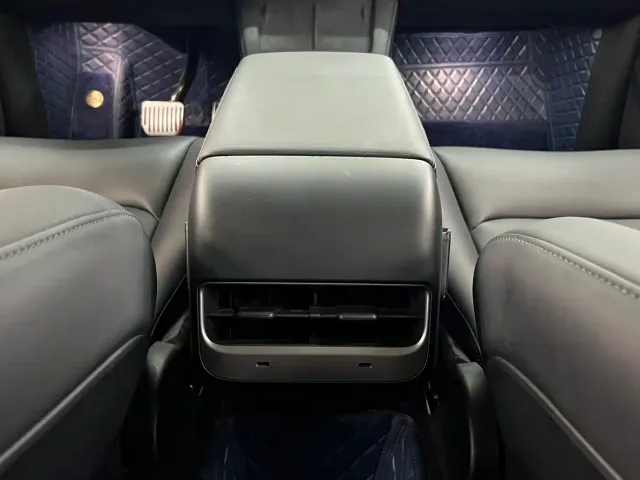 Tesla Model Y — Фото автомобиля 11