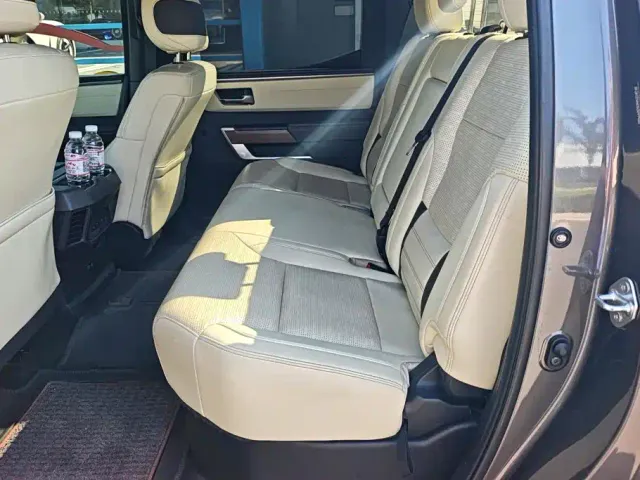 Toyota Tundra — Фото автомобиля 11