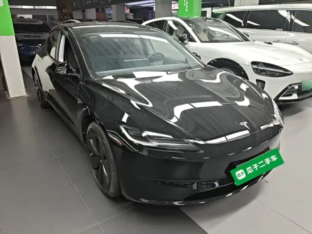 Tesla Model 3 — Фото автомобиля 3