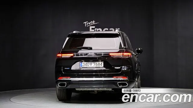Jeep Cherokee — Фото автомобиля 4